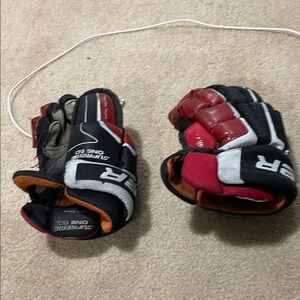 Hockey gloves